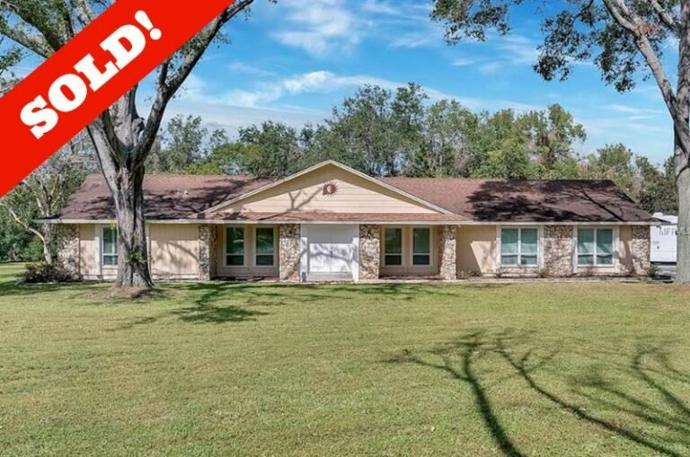 rare find ! for the buyer seeking a huge lot, no hoa, space for all their toys, “a” rated schools and still located minutes from the finest restaurants and shopping in central florida, sold overlay