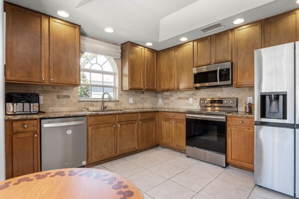9555-pecky-cypress-way-orlando-fl-32836-08-scaled-600x400