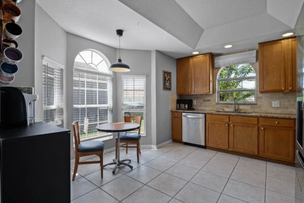 9555-pecky-cypress-way-orlando-fl-32836-09-scaled-600x400