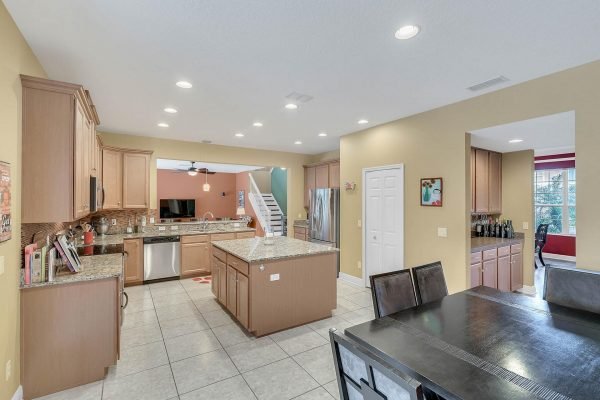 15216-Hayworth-Dr-Winter-Garden-FL-34787-17-Kitchen-600x400-1