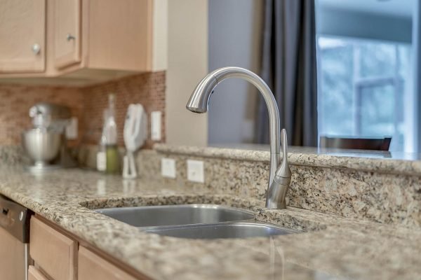 15216-Hayworth-Dr-Winter-Garden-FL-34787-19-Kitchen-600x400-1