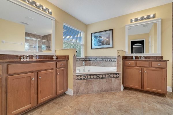 15216-Hayworth-Dr-Winter-Garden-FL-34787-26-Master-Bathroom-600x400-1