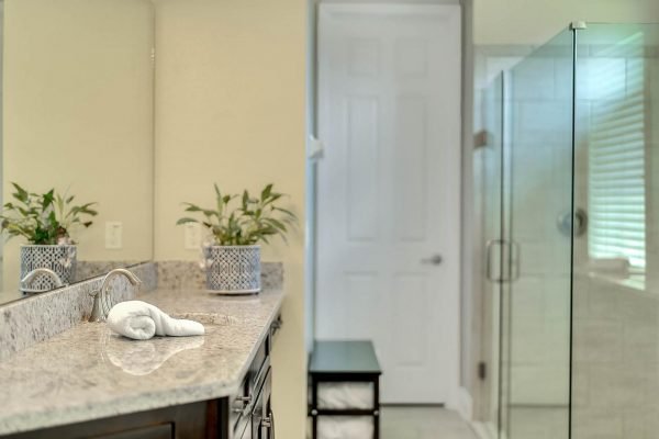 15988-Sweet-Murcott-Ct-Winter-Garden-FL-34787-21-Master-Bathroom-600x400-1