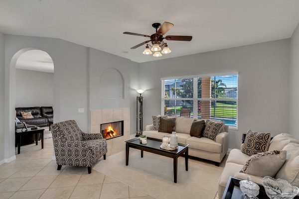 1345-Portmoor-Way-Winter-Garden-FL-34787-14-Living-Room-600x400-1