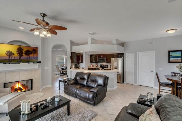 1345-Portmoor-Way-Winter-Garden-FL-34787-20-Family-Room-600x400-1