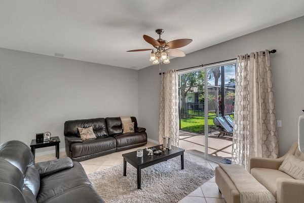 1345-Portmoor-Way-Winter-Garden-FL-34787-21-Family-Room-600x400-1