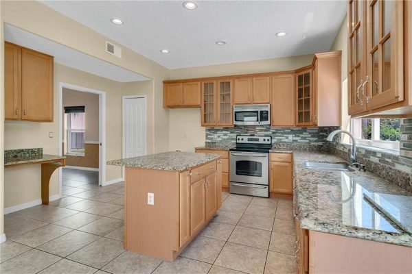 13927-EYLEWOOD-DR-WINTER-GARDEN-FL-12-1-600x400-1