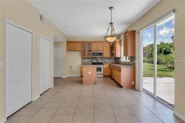 13927-EYLEWOOD-DR-WINTER-GARDEN-FL-14-600x400-1