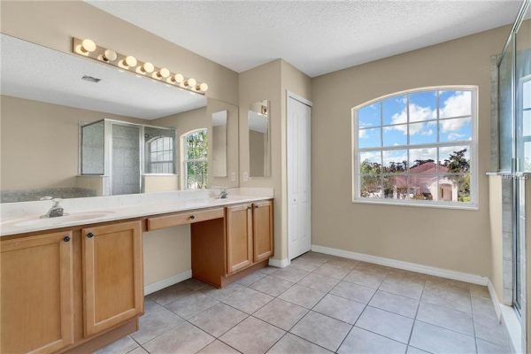 13927-EYLEWOOD-DR-WINTER-GARDEN-FL-21-600x400-1