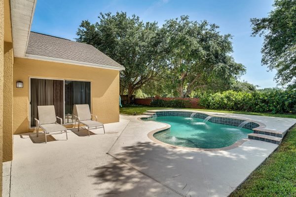 2115-Wintermere-Pointe-Dr-Winter-Garden-FL-34787-04-Pool-600x400-1