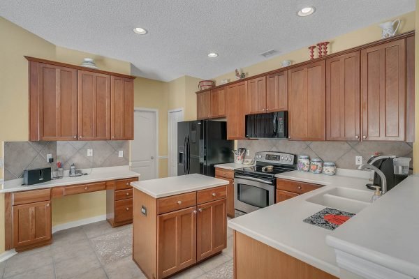 2115-Wintermere-Pointe-Dr-Winter-Garden-FL-34787-19-Kitchen-600x400-1