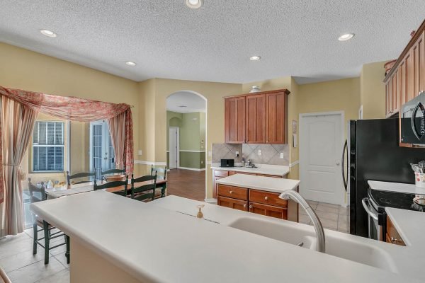 2115-Wintermere-Pointe-Dr-Winter-Garden-FL-34787-20-Kitchen-600x400-1