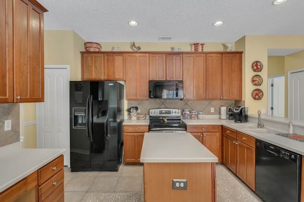 2115-Wintermere-Pointe-Dr-Winter-Garden-FL-34787-22-Kitchen-600x400-1