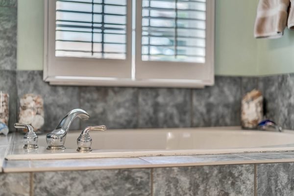 2115-Wintermere-Pointe-Dr-Winter-Garden-FL-34787-28-Master-Bathroom-600x400-1