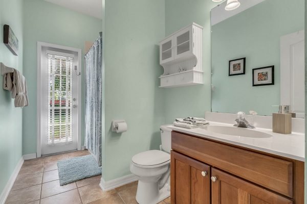2115-Wintermere-Pointe-Dr-Winter-Garden-FL-34787-31-Bathroom-600x400-1