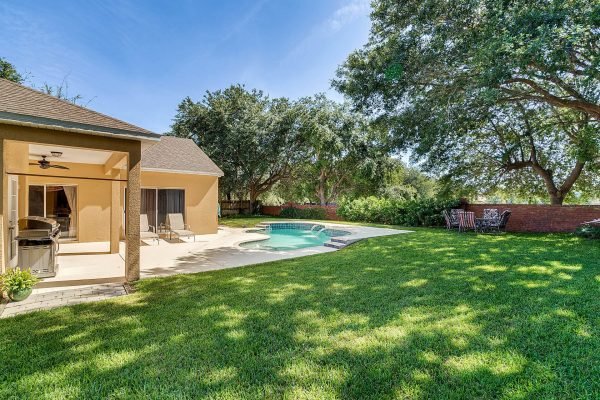 2115-Wintermere-Pointe-Dr-Winter-Garden-FL-34787-33-Backyard-600x400-1