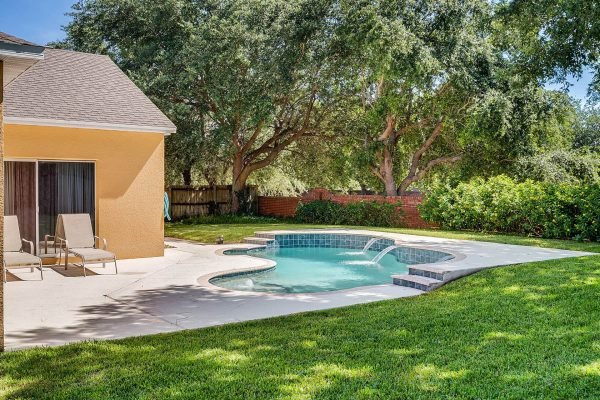 2115-Wintermere-Pointe-Dr-Winter-Garden-FL-34787-34-Backyard-600x400-1