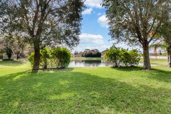 10626-Golden-Cypress-Ct-Orlando-FL-32836-24-Backyard-600x400-1