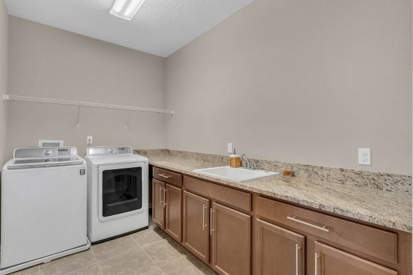 16166-Johns-Lake-Overlook-Dr-Winter-Garden-FL-34787-35-Laundry-600x400-1
