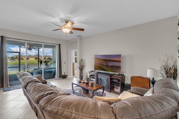 15894-Citrus-Grove-Loop-Winter-Garden-FL-34787-08-600x400-1
