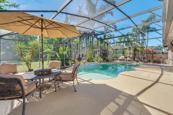 2636-Clementon-Park-Ct-Orlando-FL-32835-03-Pool-600x400-1