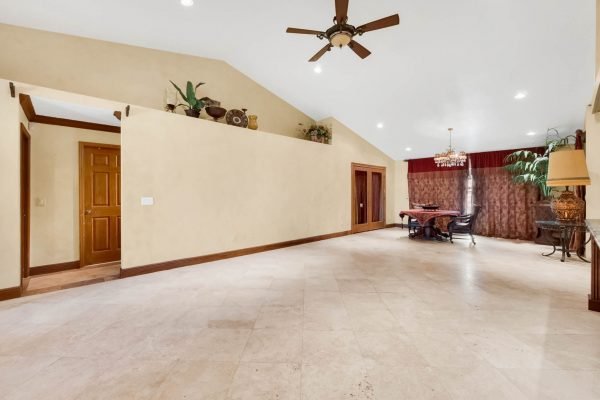 2636-Clementon-Park-Ct-Orlando-FL-32835-11-Family-Room-600x400-1