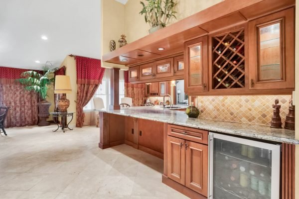 2636-Clementon-Park-Ct-Orlando-FL-32835-12-Family-Room-600x400-1