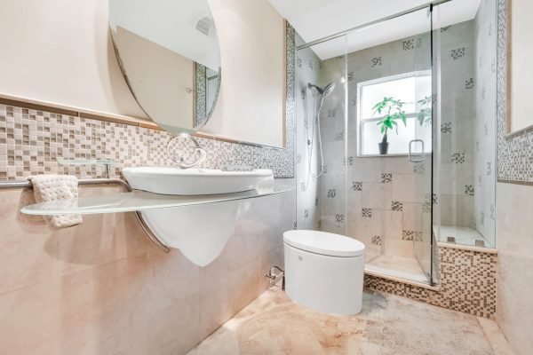 2636-Clementon-Park-Ct-Orlando-FL-32835-28-Bathroom-600x400-1