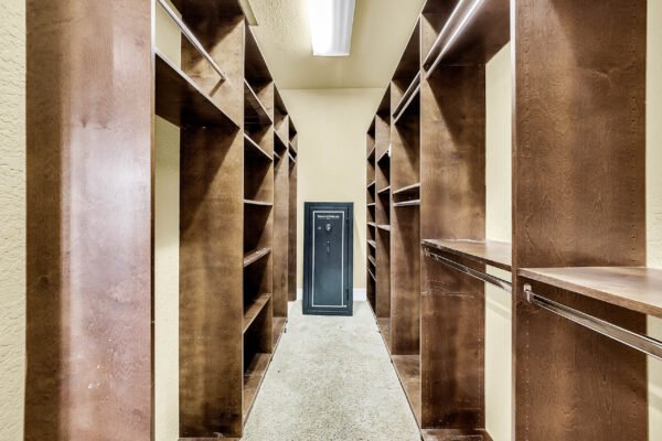 5245-tildens-grove-boulevard-windermere-fl-34786-09-scaled-600x400