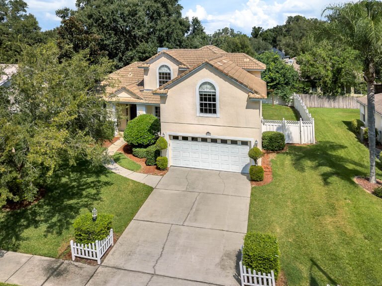 rare find in this price range, custom builder built this home for his own daughter, pride of ownership is self evident around every corner, sadie lane winter garden fl