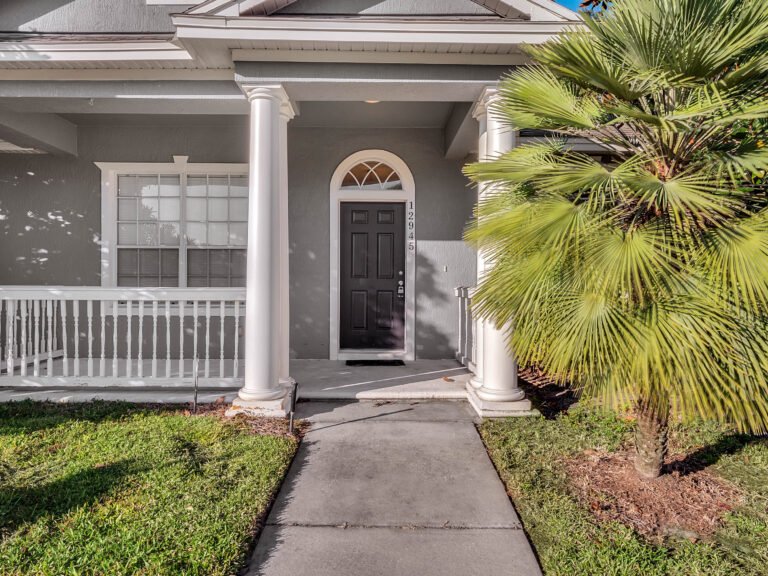 amazing opportunity in highly sought after windermere community, minutes from everything set on a corner fenced lot, overstreet road windermere fl