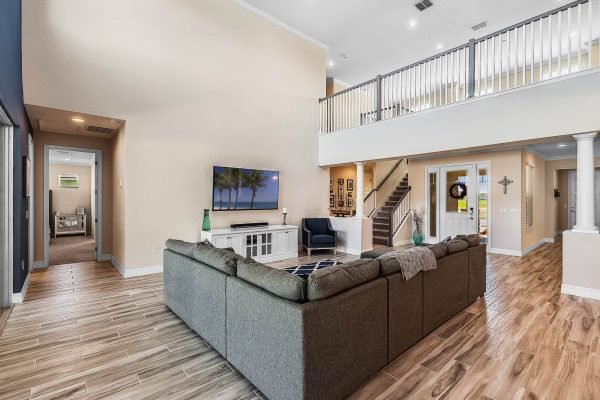 692-oxford-chase-drive-winter-garden-fl-34787-17-scaled-600x400-1