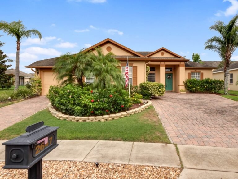 for sale for the first tie by the original owners, this one story almost sq ft 4/3 is waiting for one lucky buyer, palastro way ocoee fl