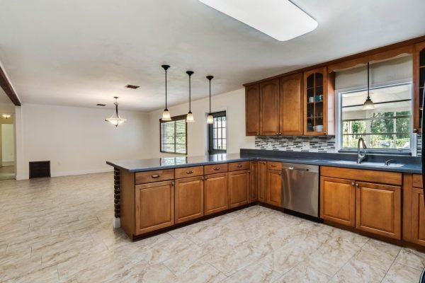 7123-foster-lane-orlando-fl-32818-32-scaled-600x400-1