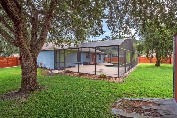 628-stevelynn-circle-winter-garden-fl-34787-34-scaled-600x400-1
