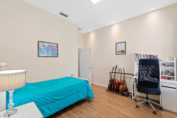 12737-bideford-avenue-windermere-fl-34786-24-scaled-600x400