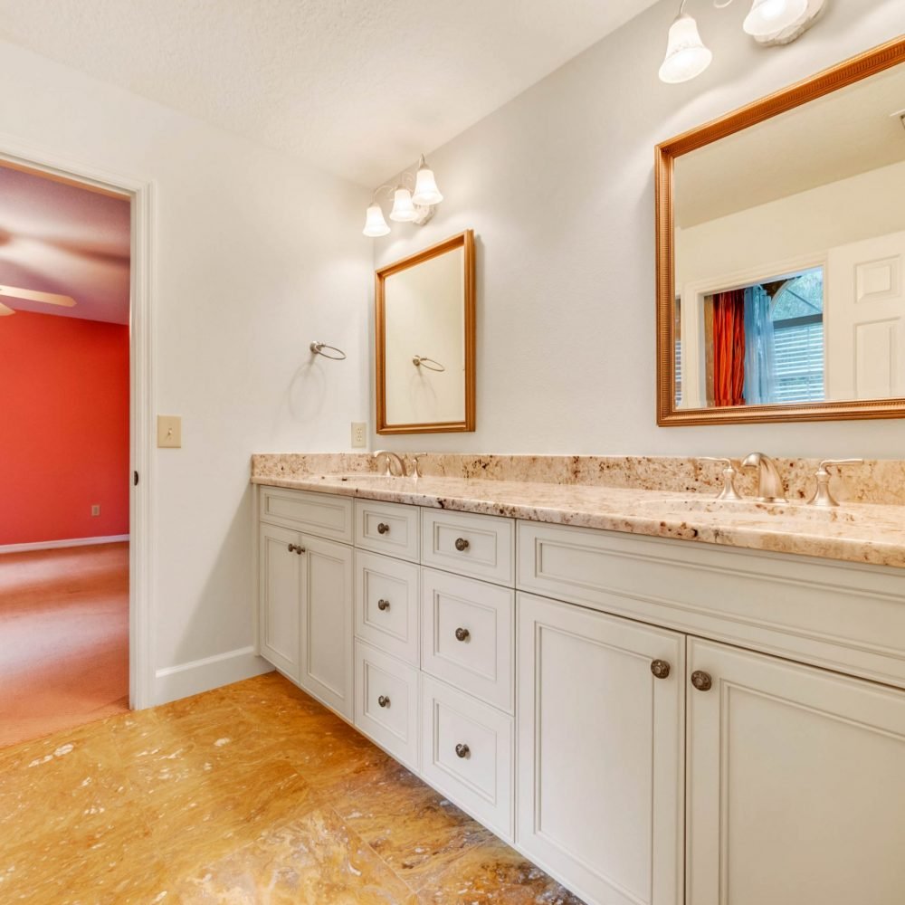 2022-down-woods-lane-windermere-fl-34786-13-scaled-1000x1000-1