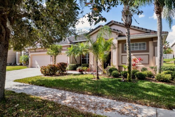 1910-black-lake-boulevard-winter-garden-fl-34787-03-scaled-600x400
