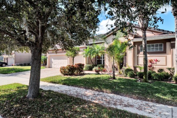 1910-black-lake-boulevard-winter-garden-fl-34787-06-scaled-600x400