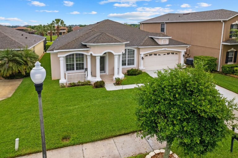 popular berkshire one story floor plan behind the manned gates of stoneybrook west, fox glove street winter garden fl
