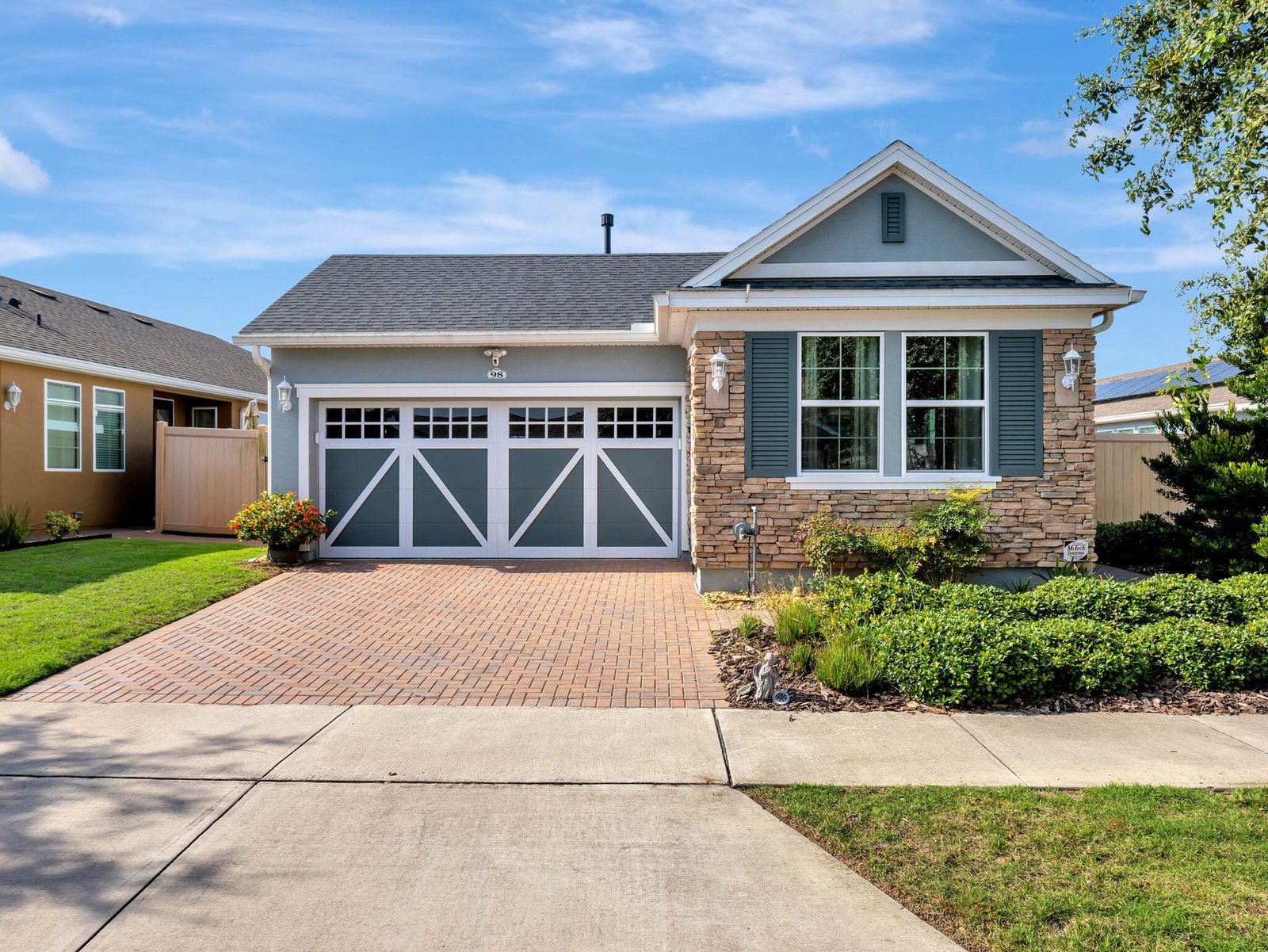 look no further, best buy in the community !!!! you will love this well-appointed villa with beautiful views of schoolhouse lake, bayou bend road groveland fl